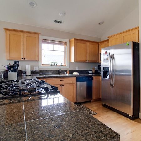 Апартаменты Riley'S Mountain View Систерс Экстерьер фото