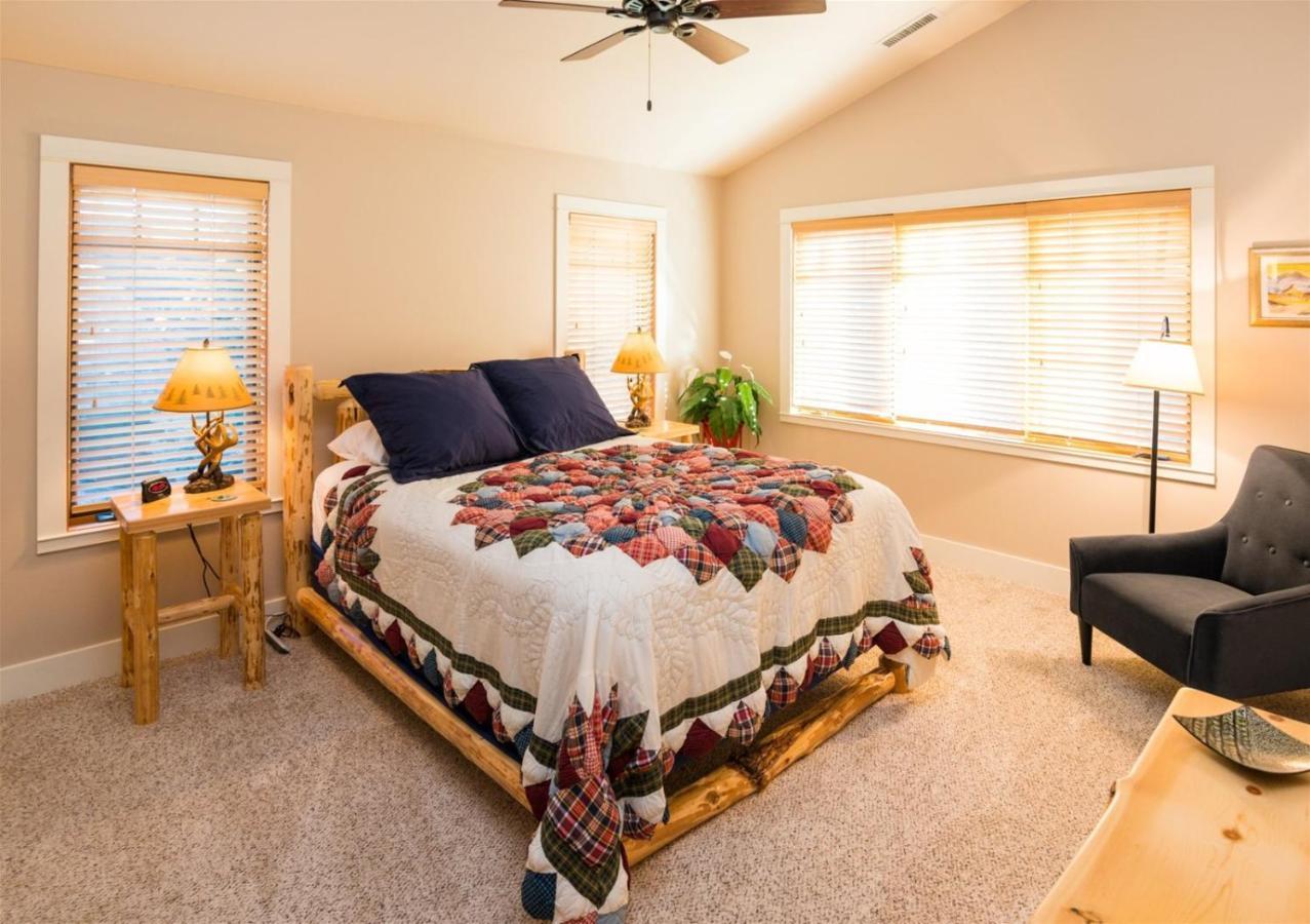 Апартаменты Riley'S Mountain View Систерс Экстерьер фото
