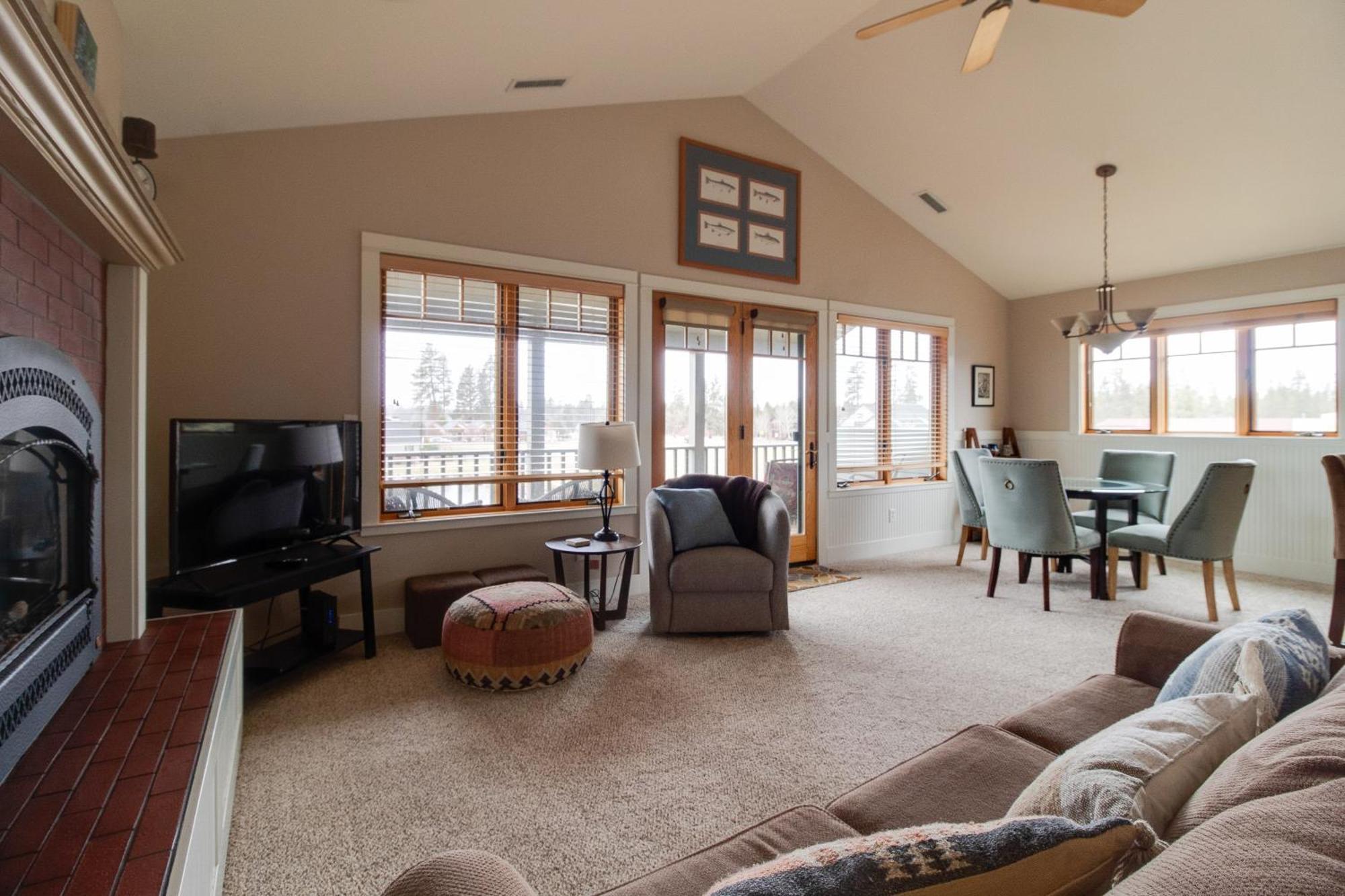 Апартаменты Riley'S Mountain View Систерс Экстерьер фото